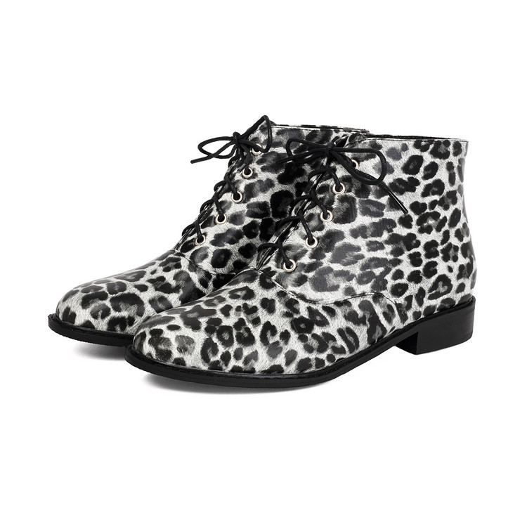 Deep Mouth Flat Shoes with Leopard Print Lace-Up Design - Image 2