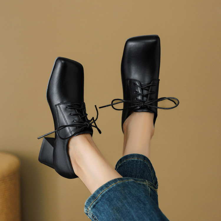 Women's Deep Mouth Flat Shoes - Retro PU Lace-Up - Image 3
